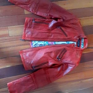 Black rivet, medium, red